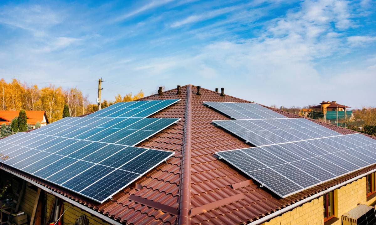 Implementazione impianti fotovoltaici su copertura e su parcheggi